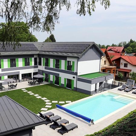 Q Villa Săcele Exterior photo