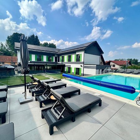 Q Villa Săcele Exterior photo