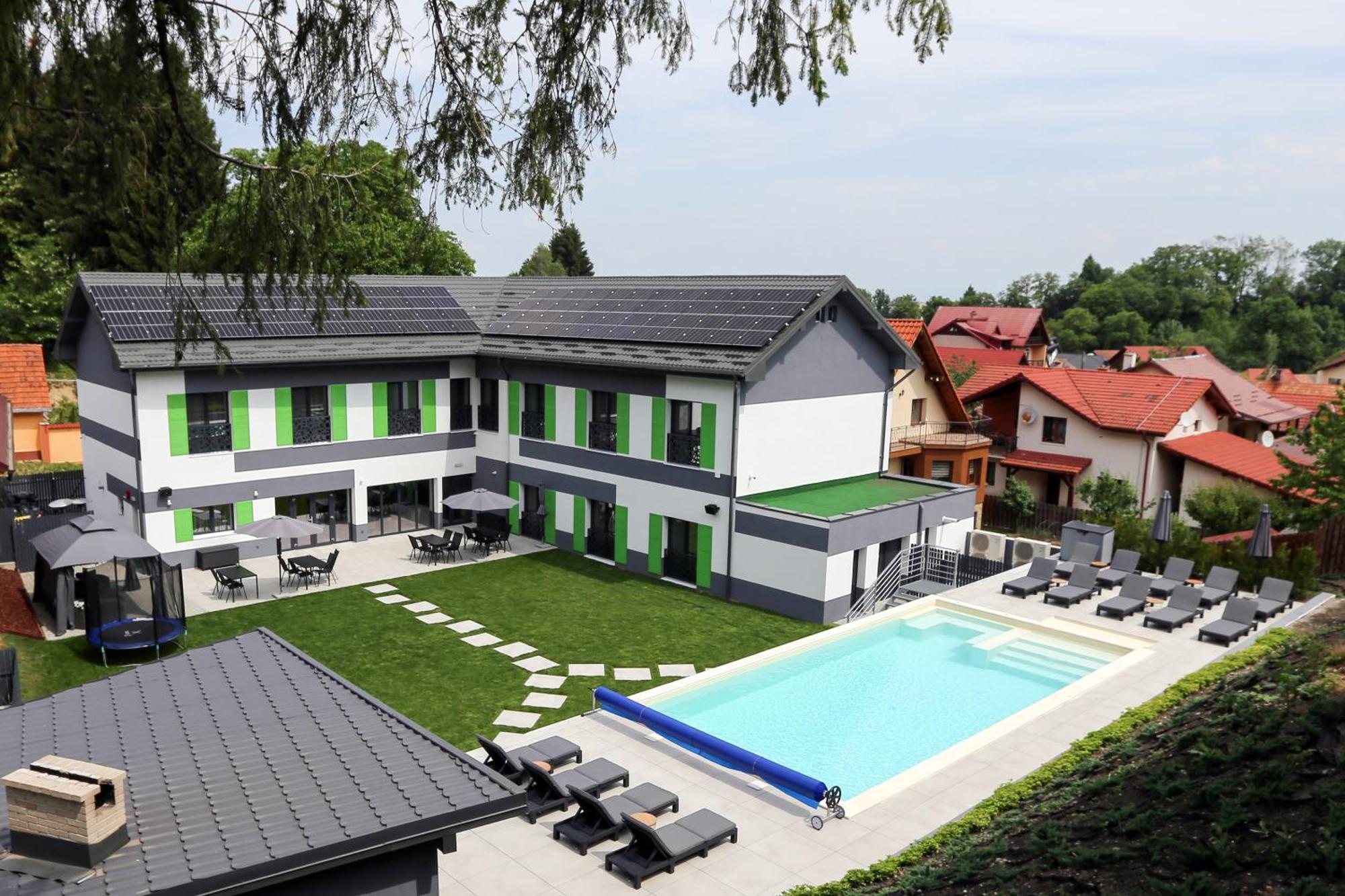Q Villa Săcele Exterior photo
