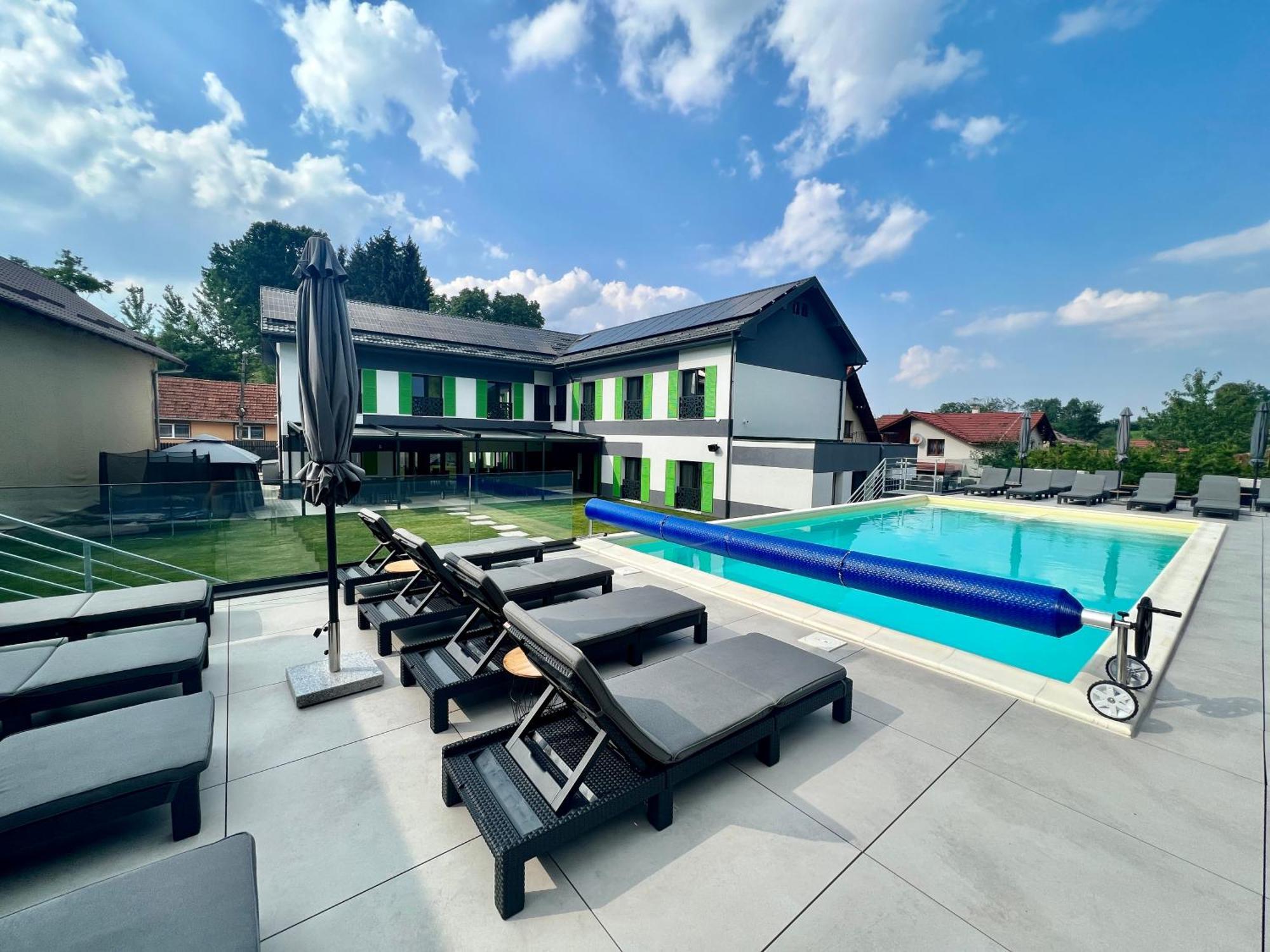 Q Villa Săcele Exterior photo